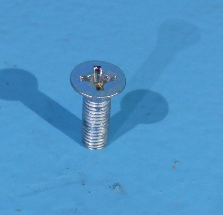 Cabeza de tornillo molida