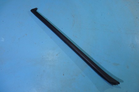 Passenger moulding Priora windscreen