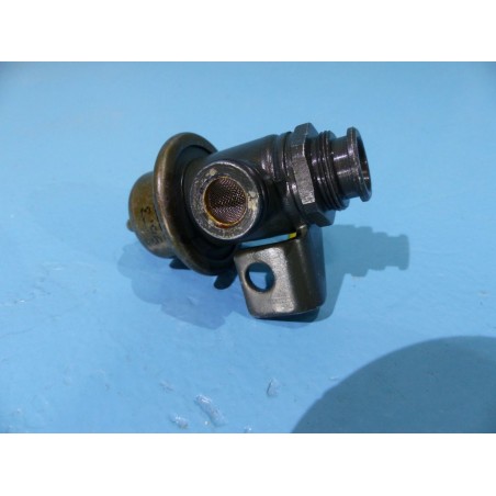 Gasoline pressure regulator