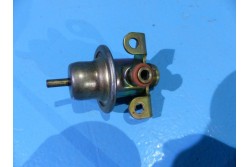 Gasoline pressure regulator