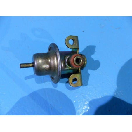 Gasoline pressure regulator